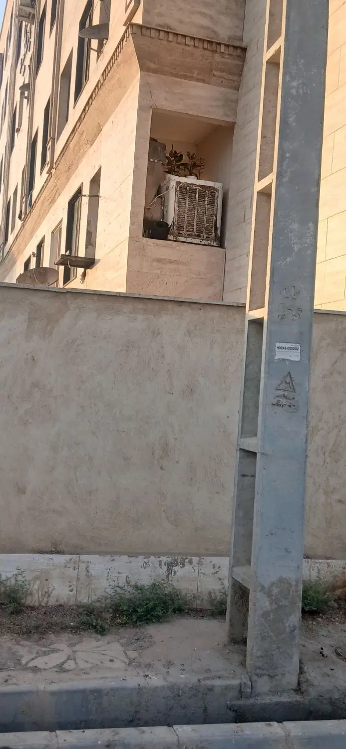 واحد ۶۰ متری.