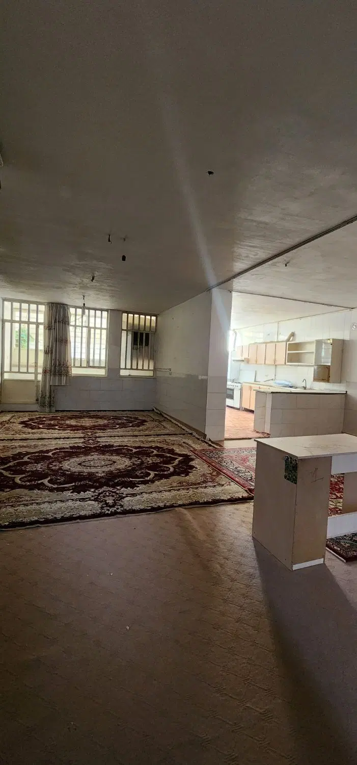 زیر زمین 120متری تک خواب فقط خانم مجرد