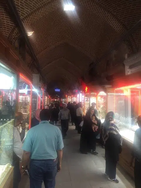 مغازه زرگری در بازار سرپوشیده