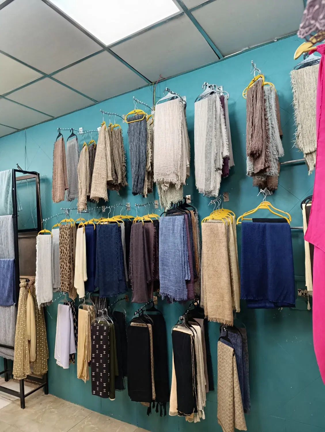 واگذاری مغازه روسری‌فروشی برند و پرفروش