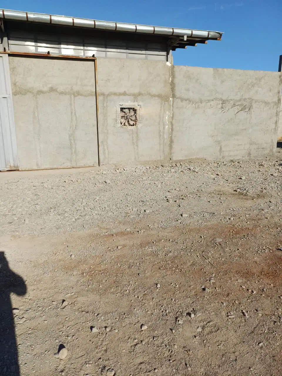 ۳ دانگ از ۱۰۰۰ متر زمین با۴۲۰متر سوله