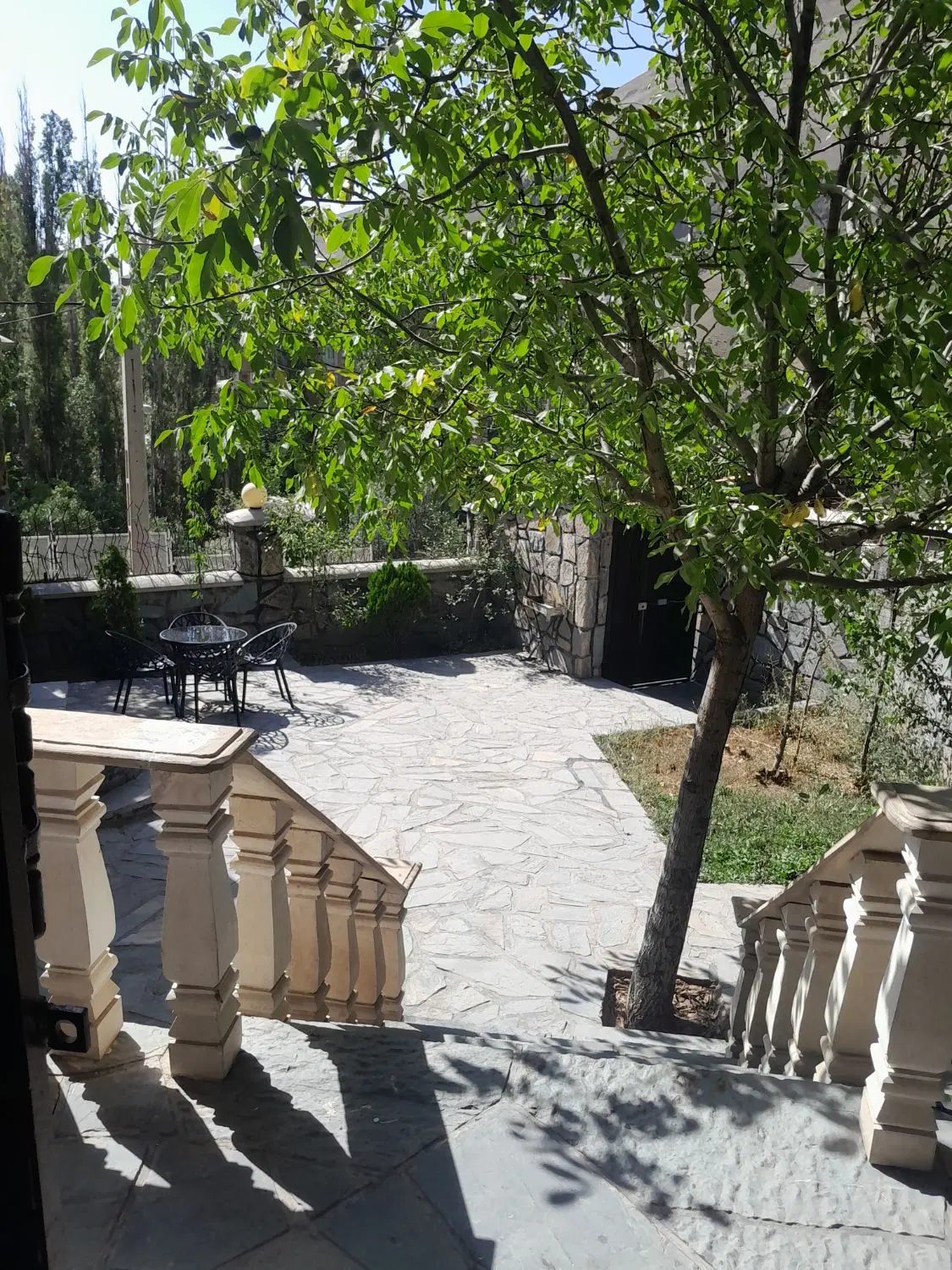 ۲۰۰متر ویلا باغ در بهترین لوکیشن میگون نو