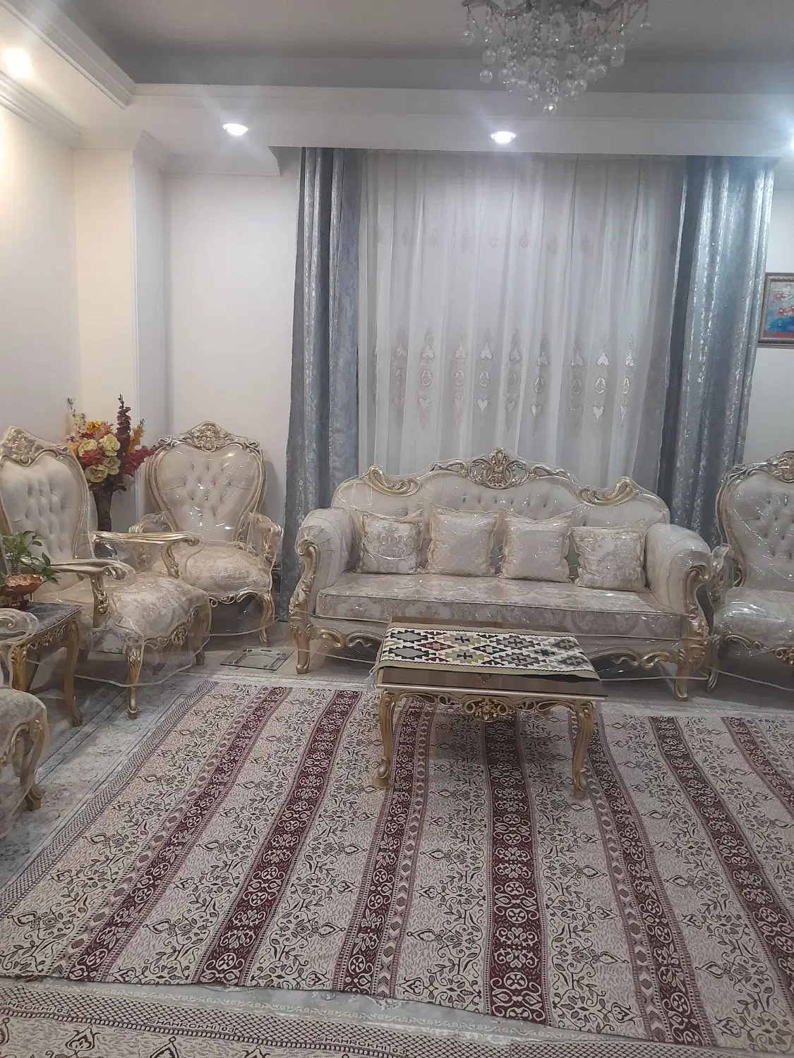 آپارتمان دو خوابه ۹۰ متری غرق در نور