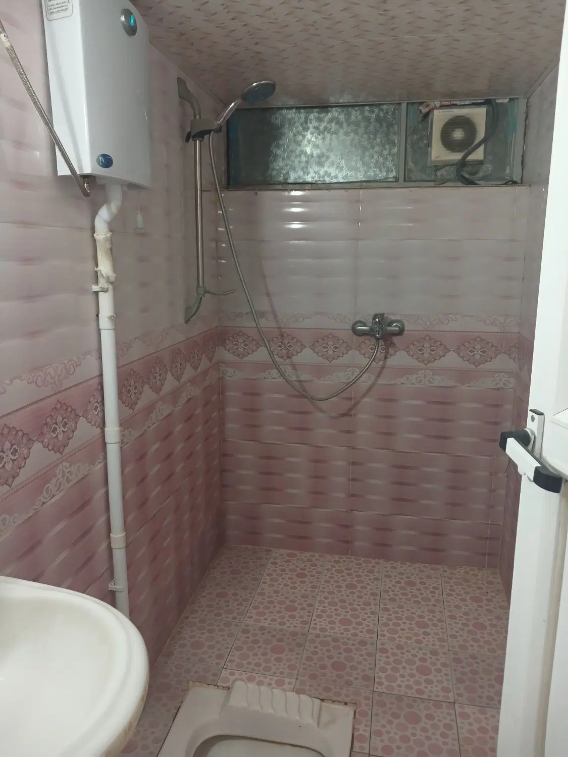 سویت ۶۵متری یک خواب بزرگ سالن بزرگ واشپزخانه مرتب