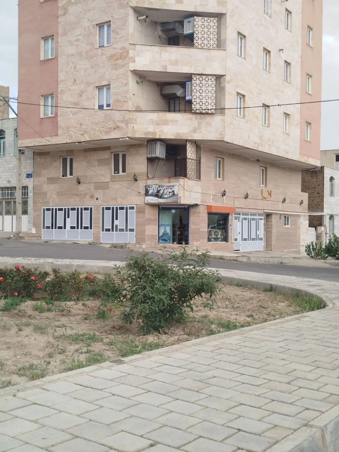 مغازه 16متری تجاری میدان سرو