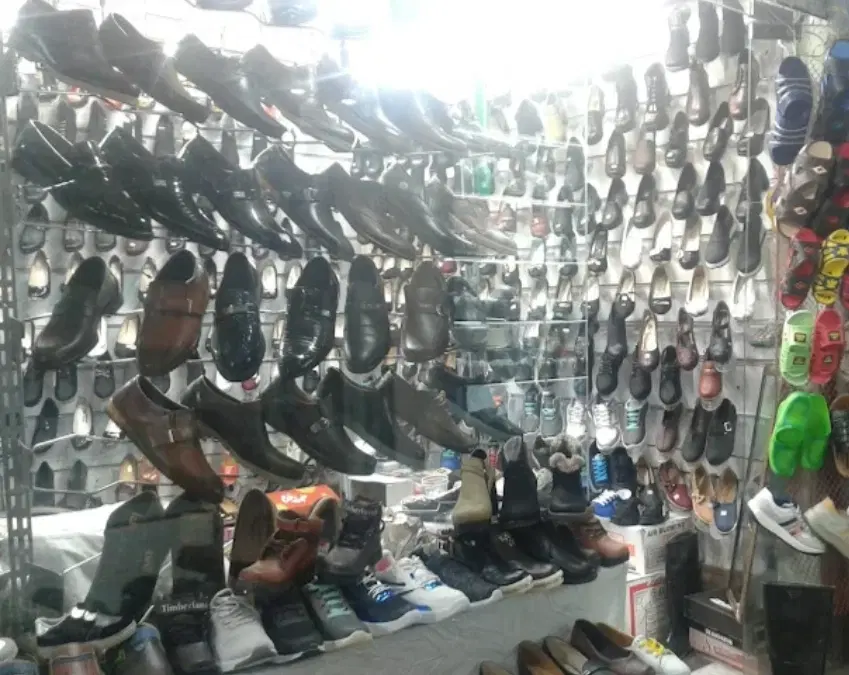 مغازه بزرگ در بازار شهرداری(بازار روز)