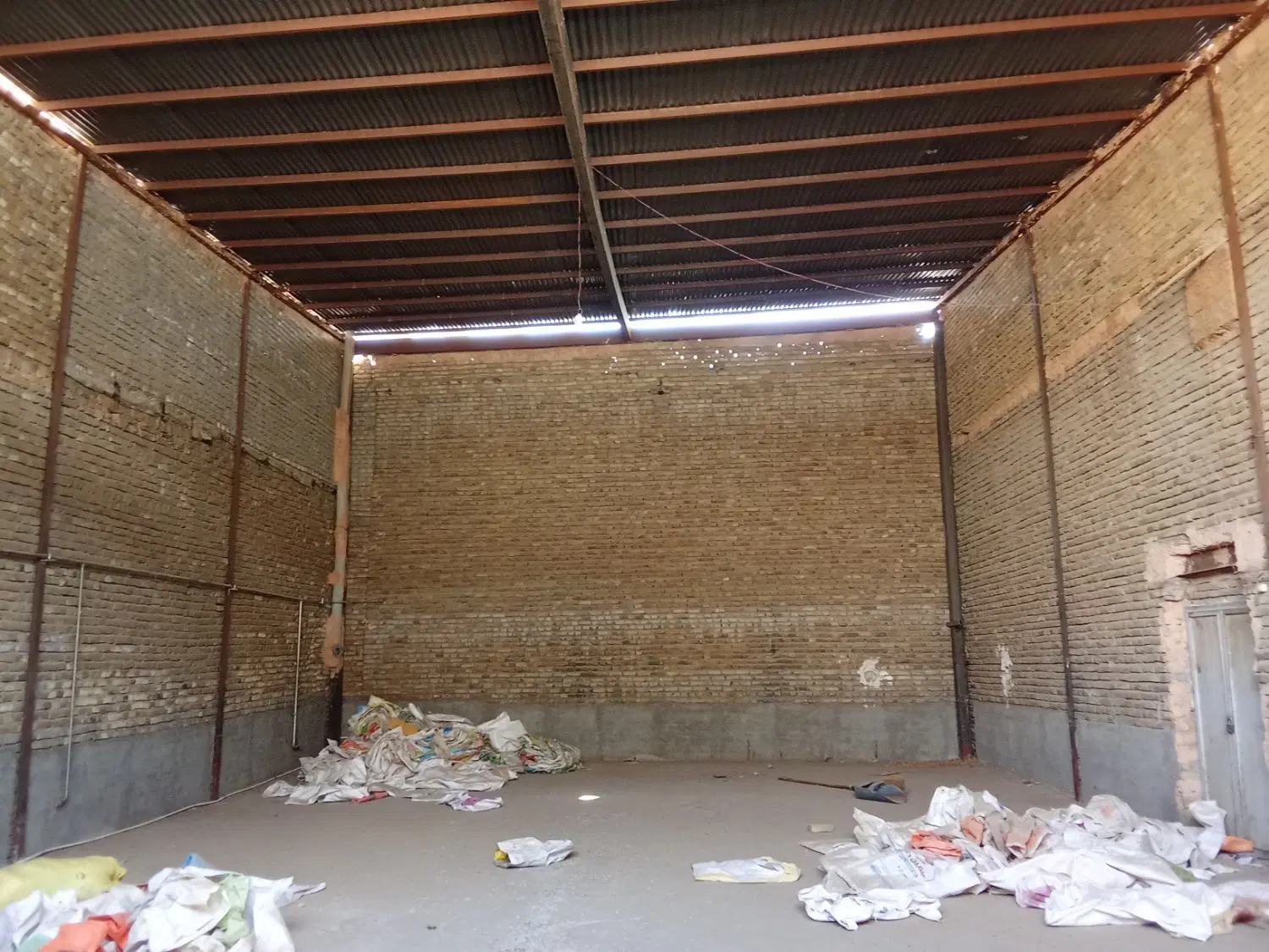 گاراژ سر پوشیده کامل ۱۶۰متر تجاری