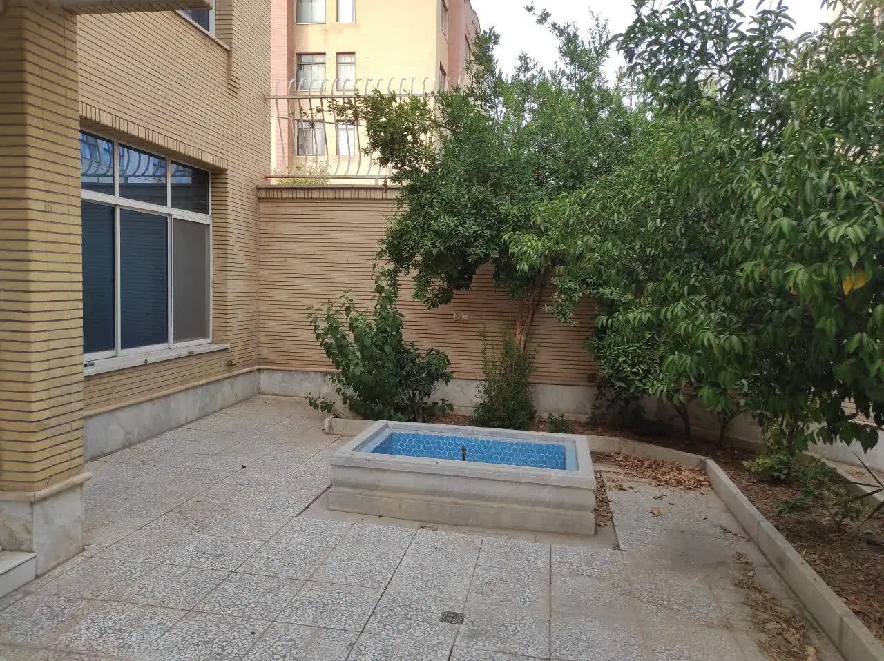ویلای حیاط دار سپاهان شهر رهن و اجاره