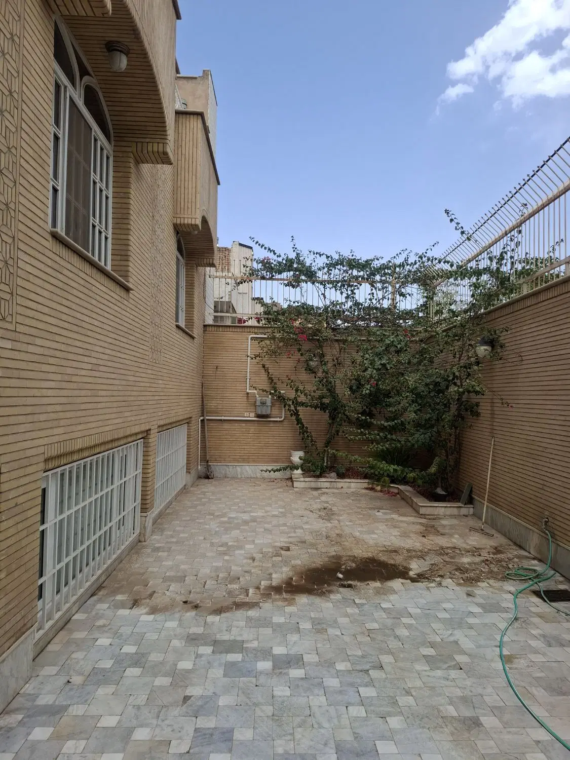 ویلایی_۱۵۵ متر_قدیم‌ساخت_دارای تراکم ۴ طبقه