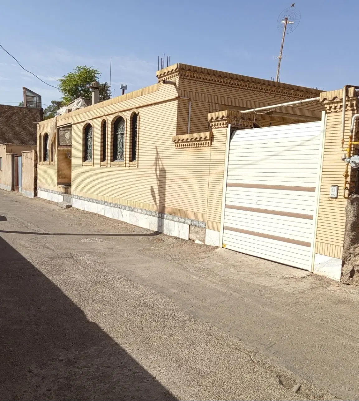 منزل ویلای در از حیاط و ساختمان