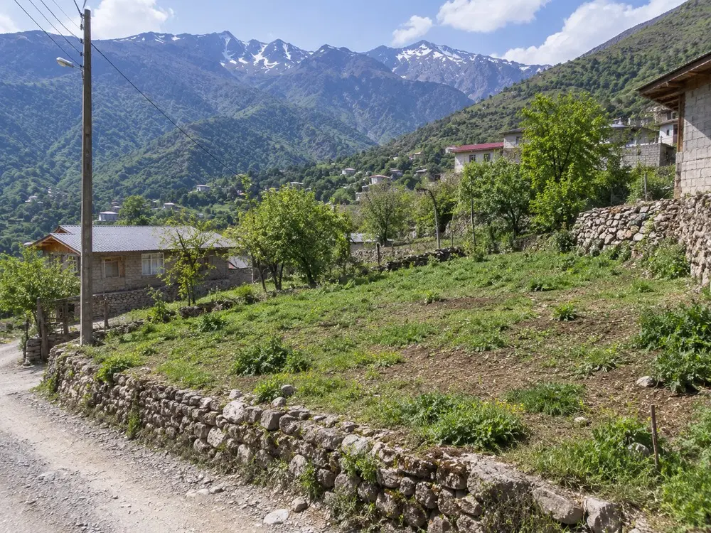 ۳۰۰ متر زمین مسکونی در کوهستان