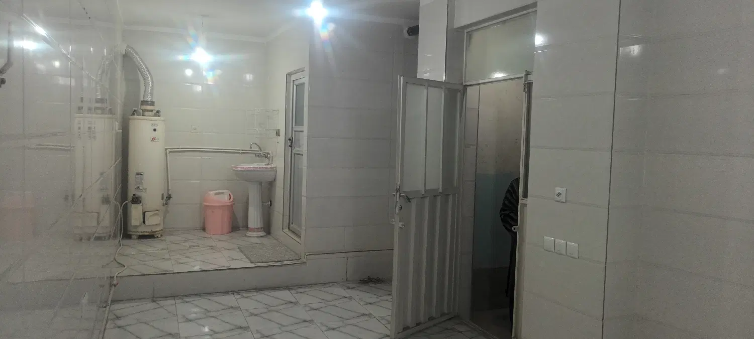 دفتری  دربست خ انقلاب  به اجاره واگذار میشود