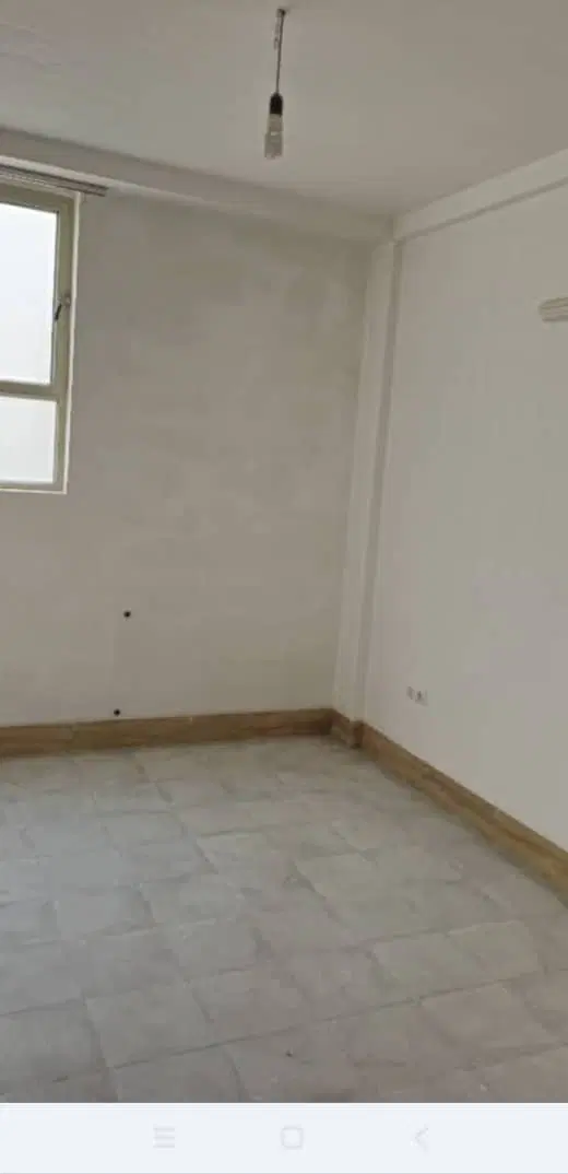 فروش  طبقه بالا زیر دیوار دانشگاه