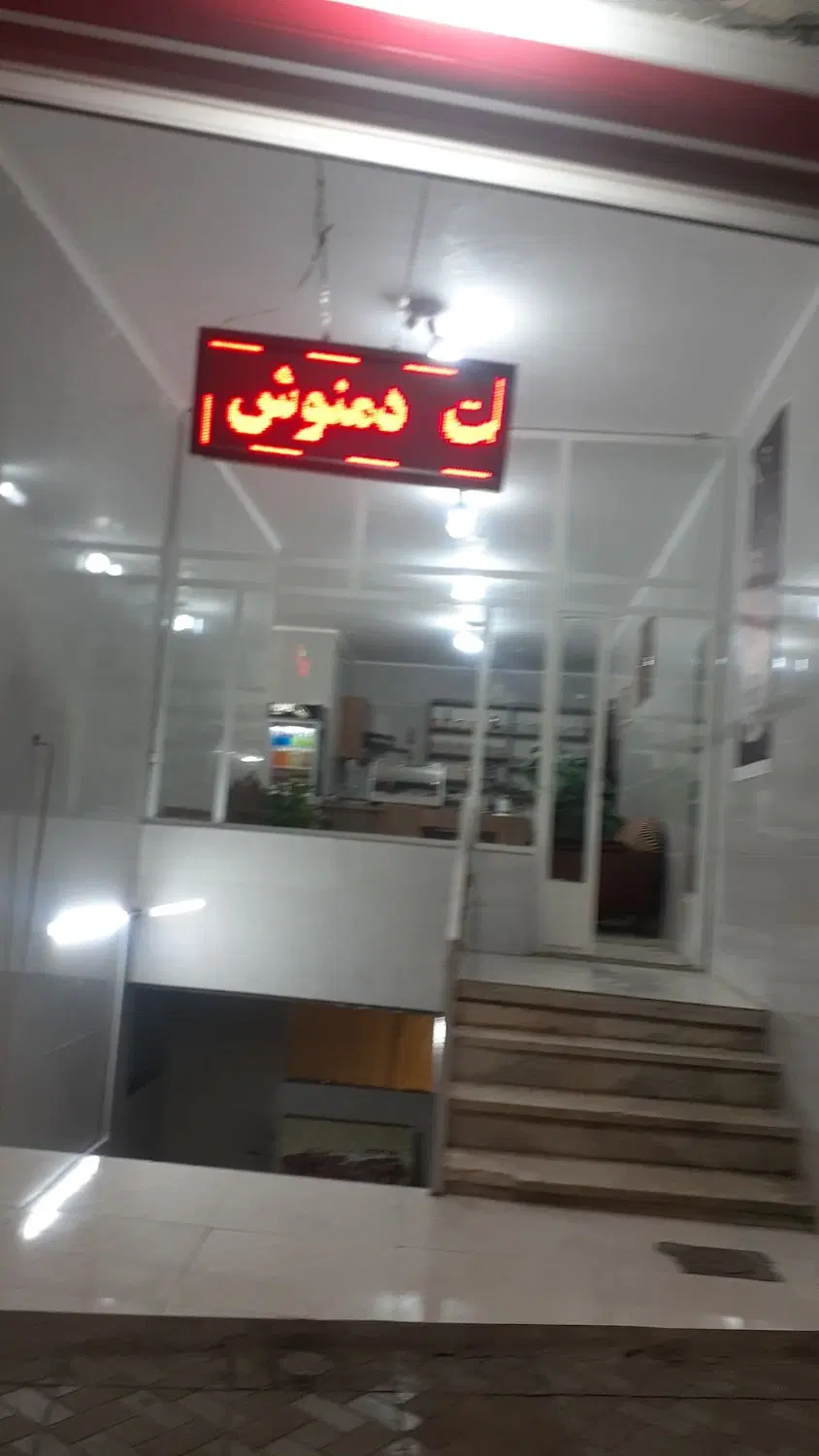 مغازه ۶۰ متری کرایه داده می شد