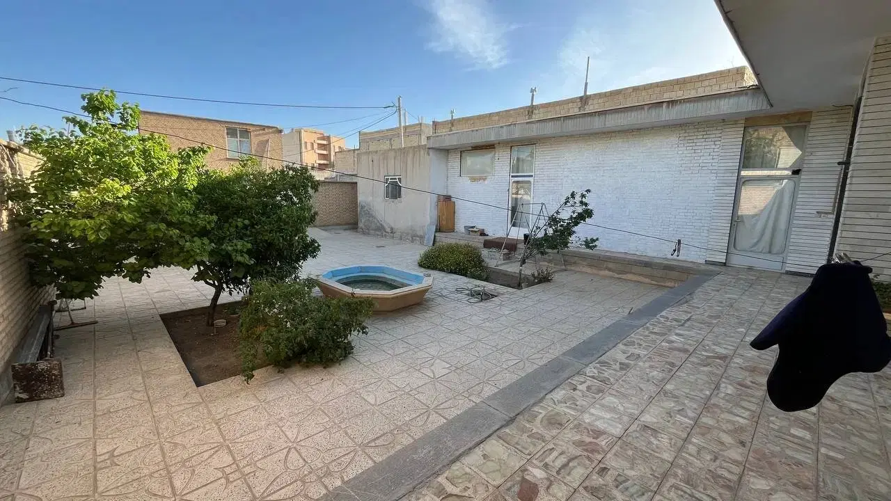 آهن و آجر شمالی معرفت