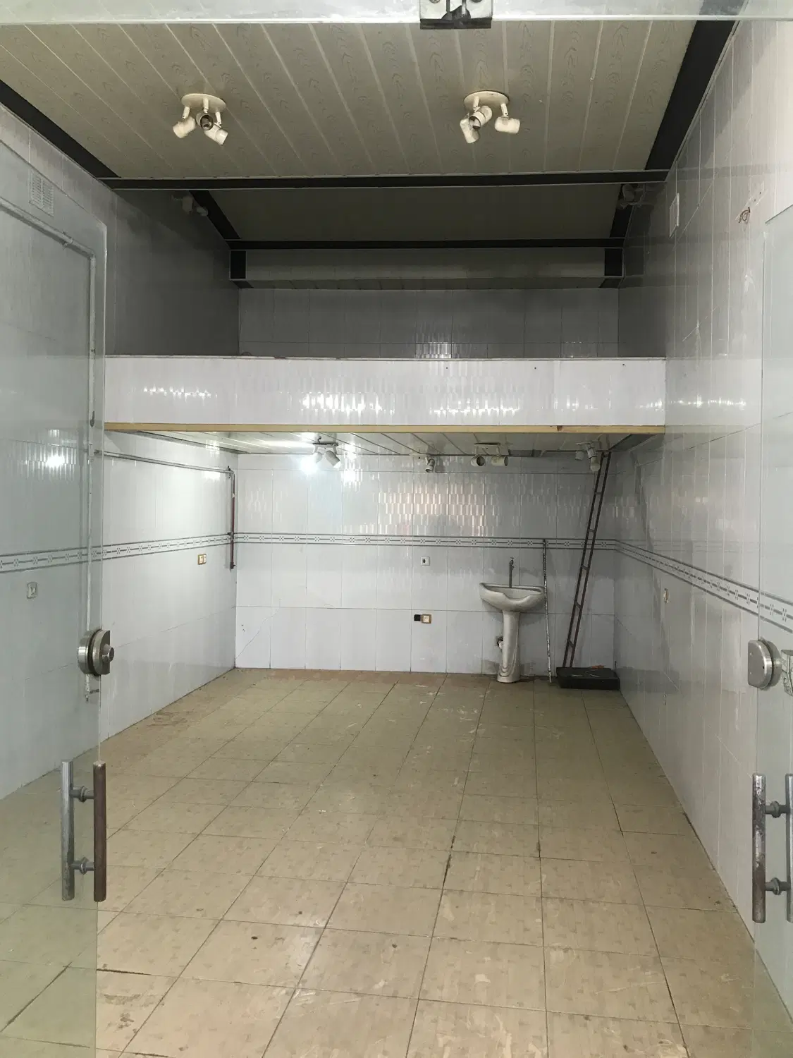 مغازه مرکزشهربابلسربرخیابان اصلی مالکیت