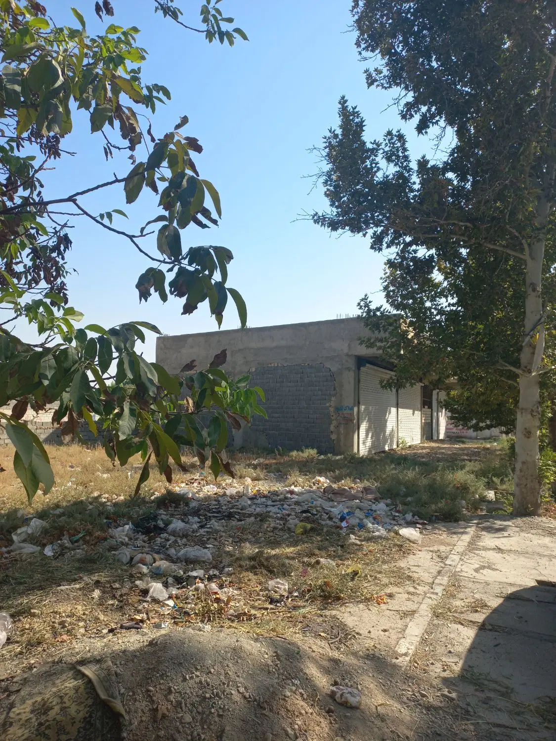 زمین قلفتی بر خیابان آبشار خوشنام