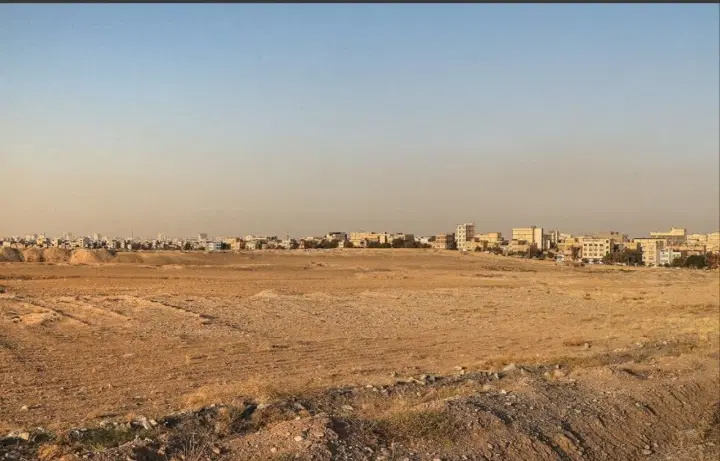 یک قطعه زمین درنورشرقی