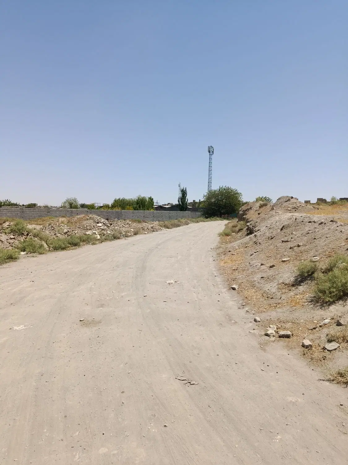 اجاره ملک دور دیوار در خواجه ربیع مهر مادرزیرکن .