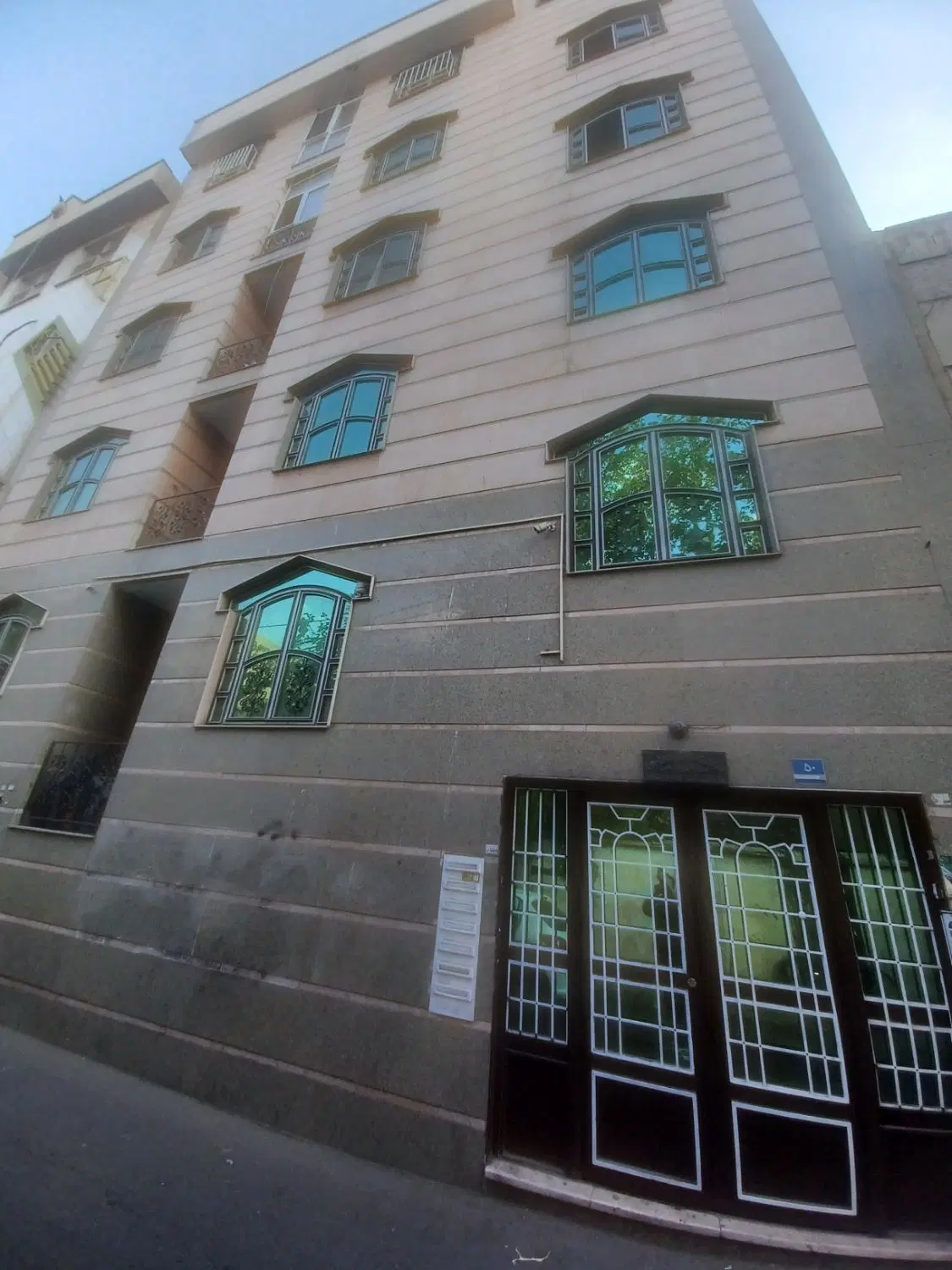 ۴۳مترشریعتی_ پلیس_ کلیم کاشانی_ آسانسوردار