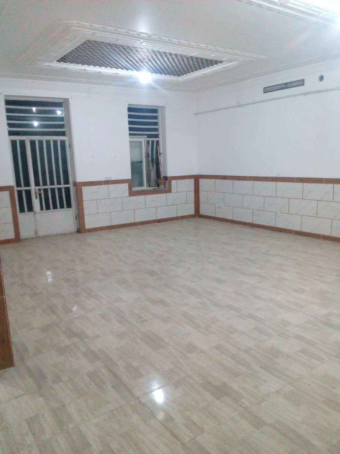 ویلایی همکف خ حکیم 4.