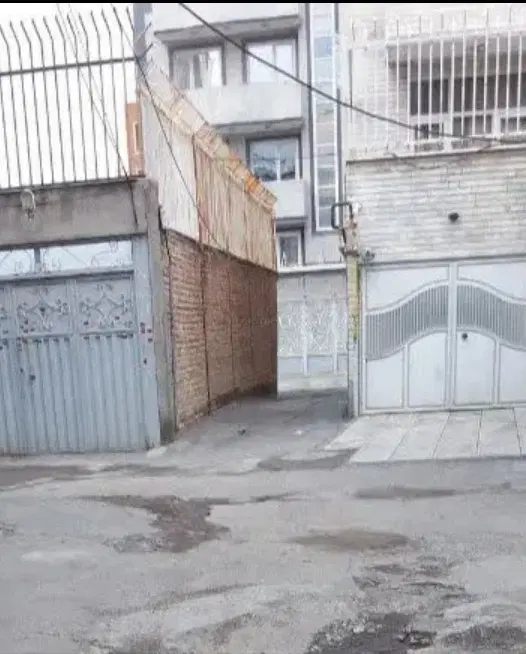 685متر ملک کلنگی و انباری تقاطع پاستور طالقانی