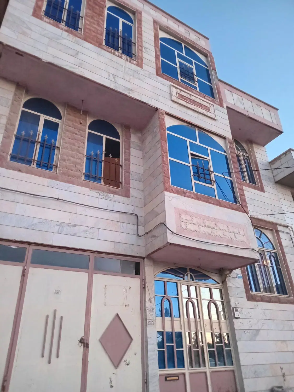 فروش خانه ویلایی شهرک رسالت جنب بیمارستان بیستون