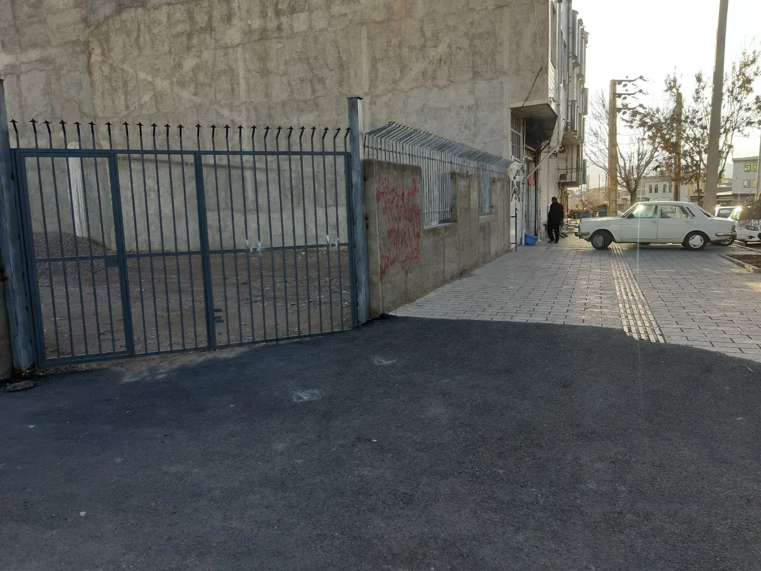 چهار دیواری به متراژ ۳۷۲ متر دونبش میدان توحید