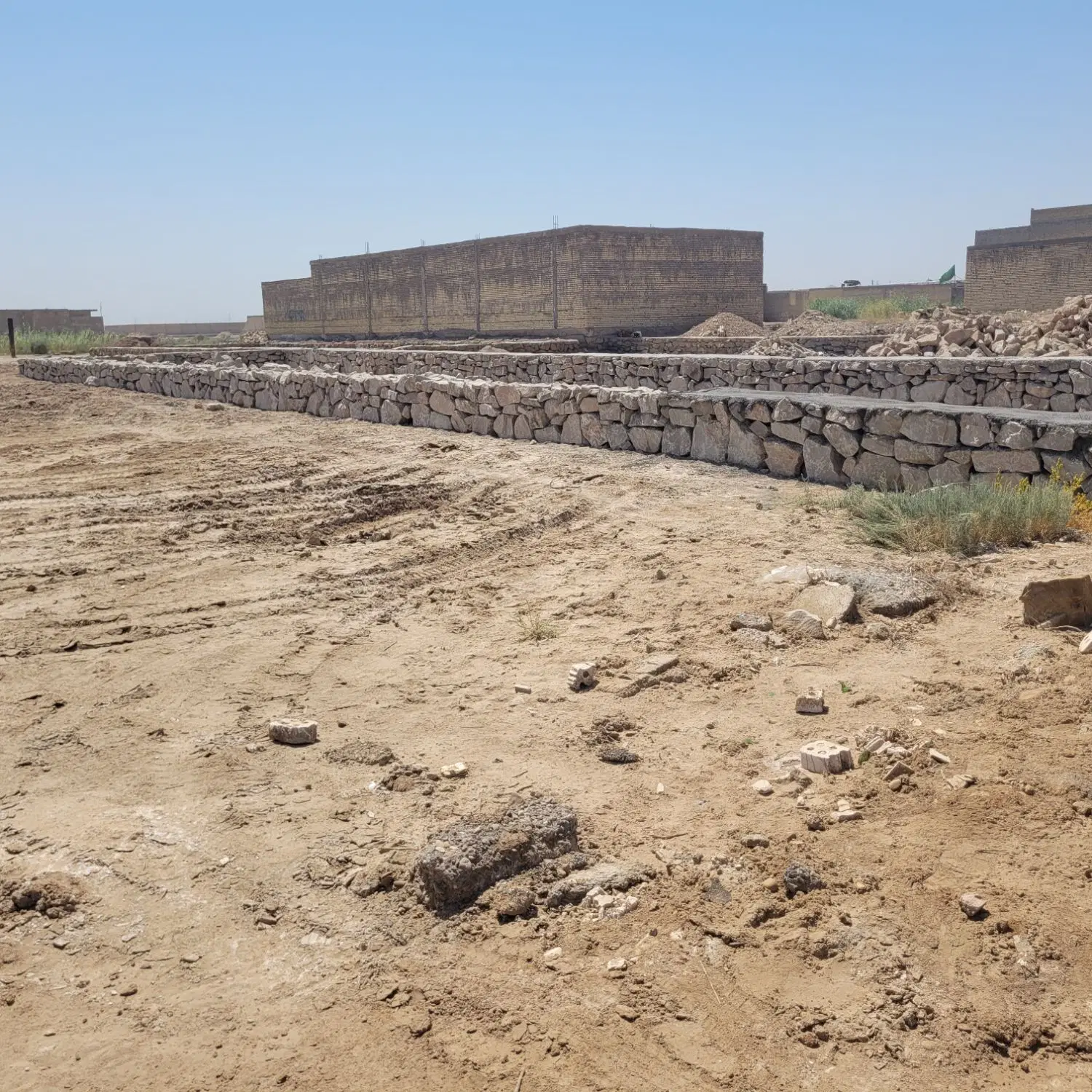 زمین ۲۴۰ متری
