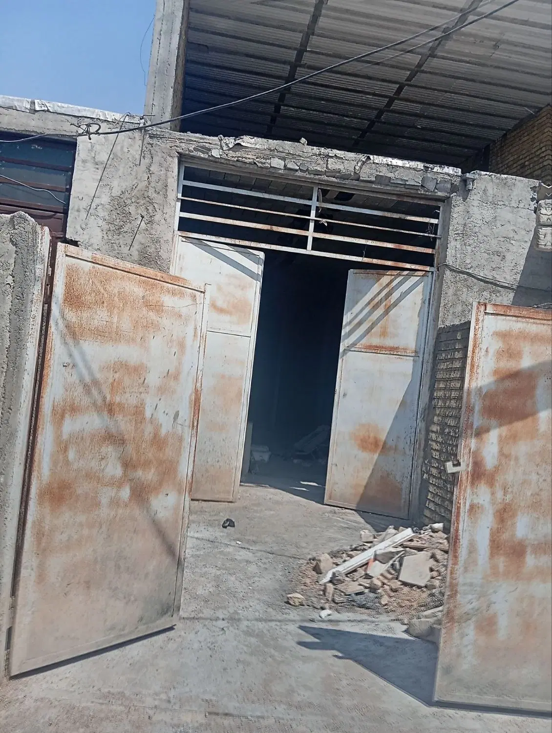 کارگاه سلطان آباد  320متر زیر بنا