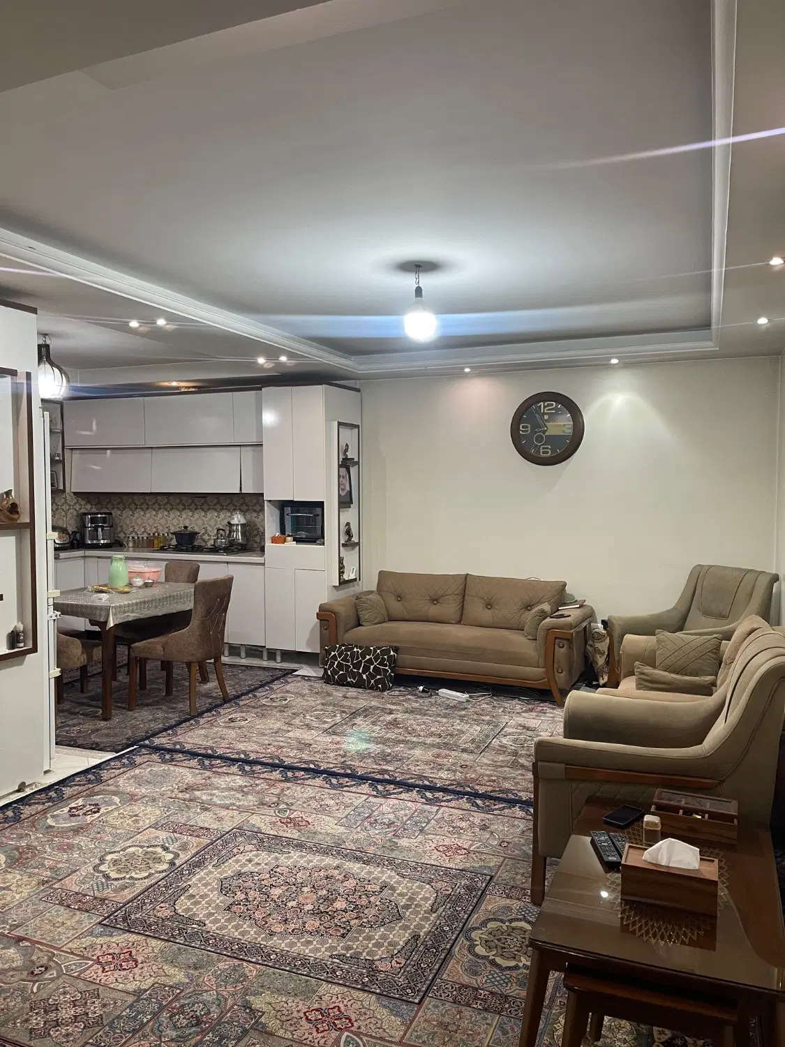 آپارتمان ۶۶ متری غرق در نور