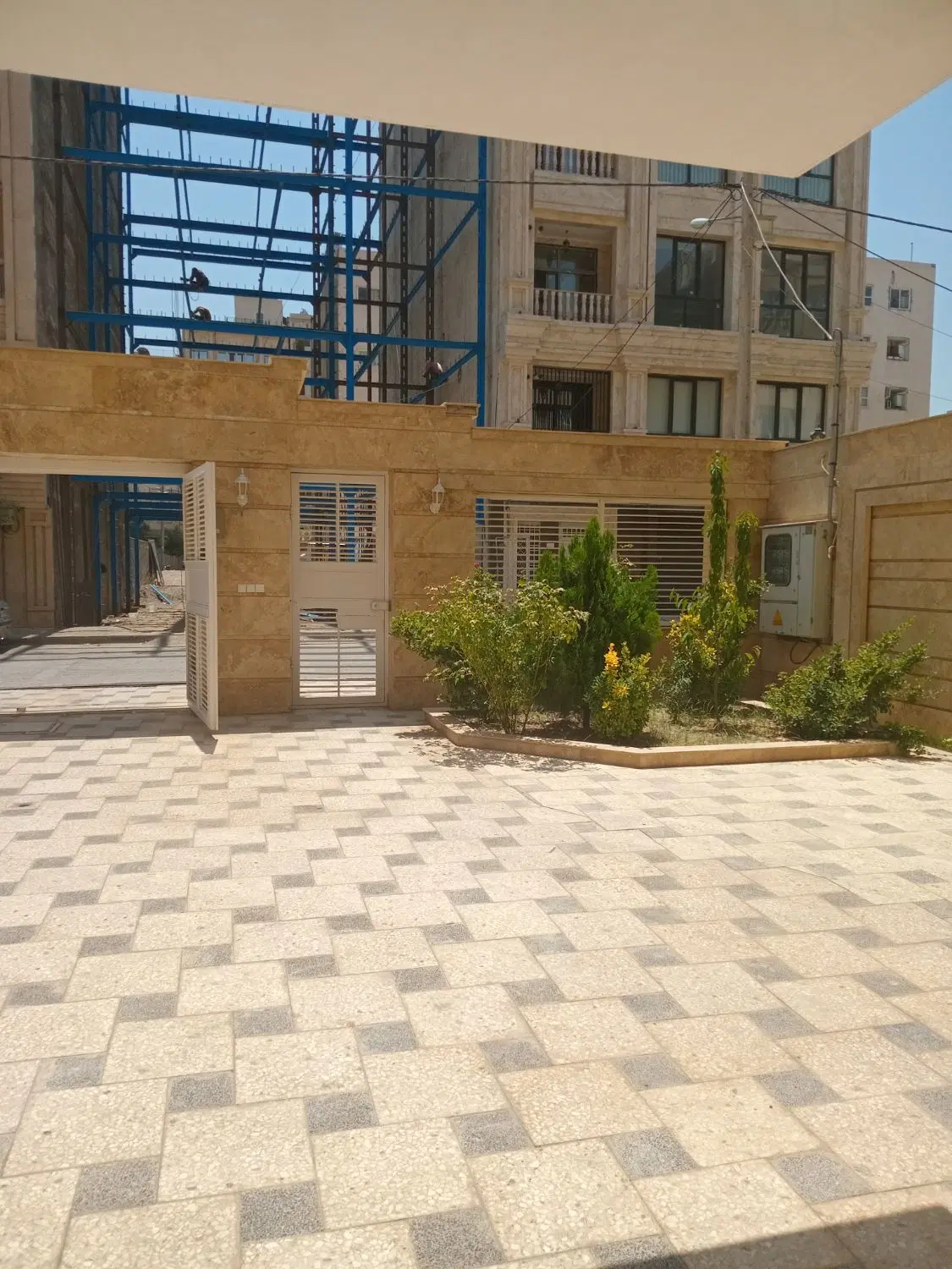 ۱۳۰متری برند منطقه الهیه