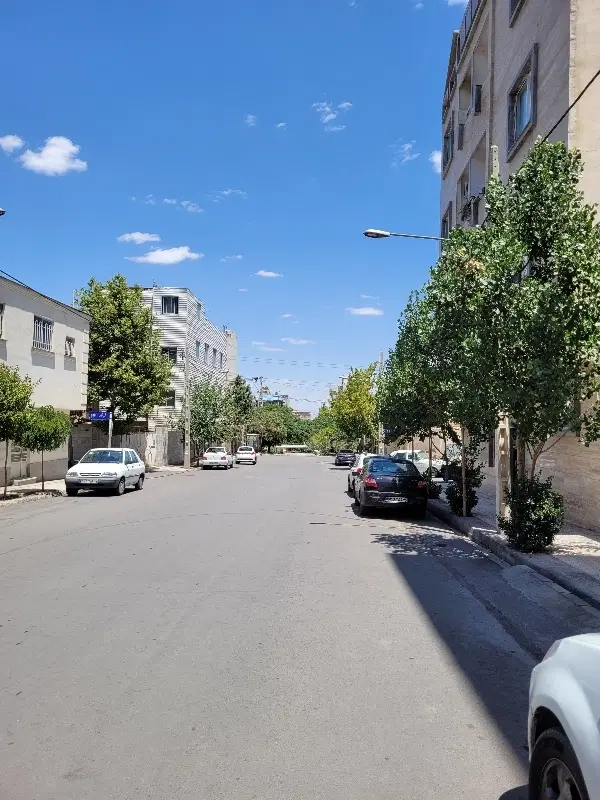 دربست راه جدا _ ۷۰ متر بنا _ ۲۰ متر حیاط _ حاشیه