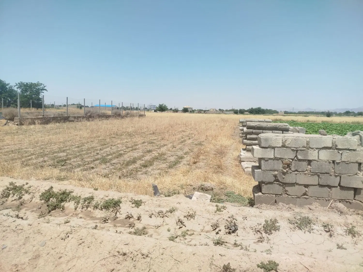 زمین فروشی
