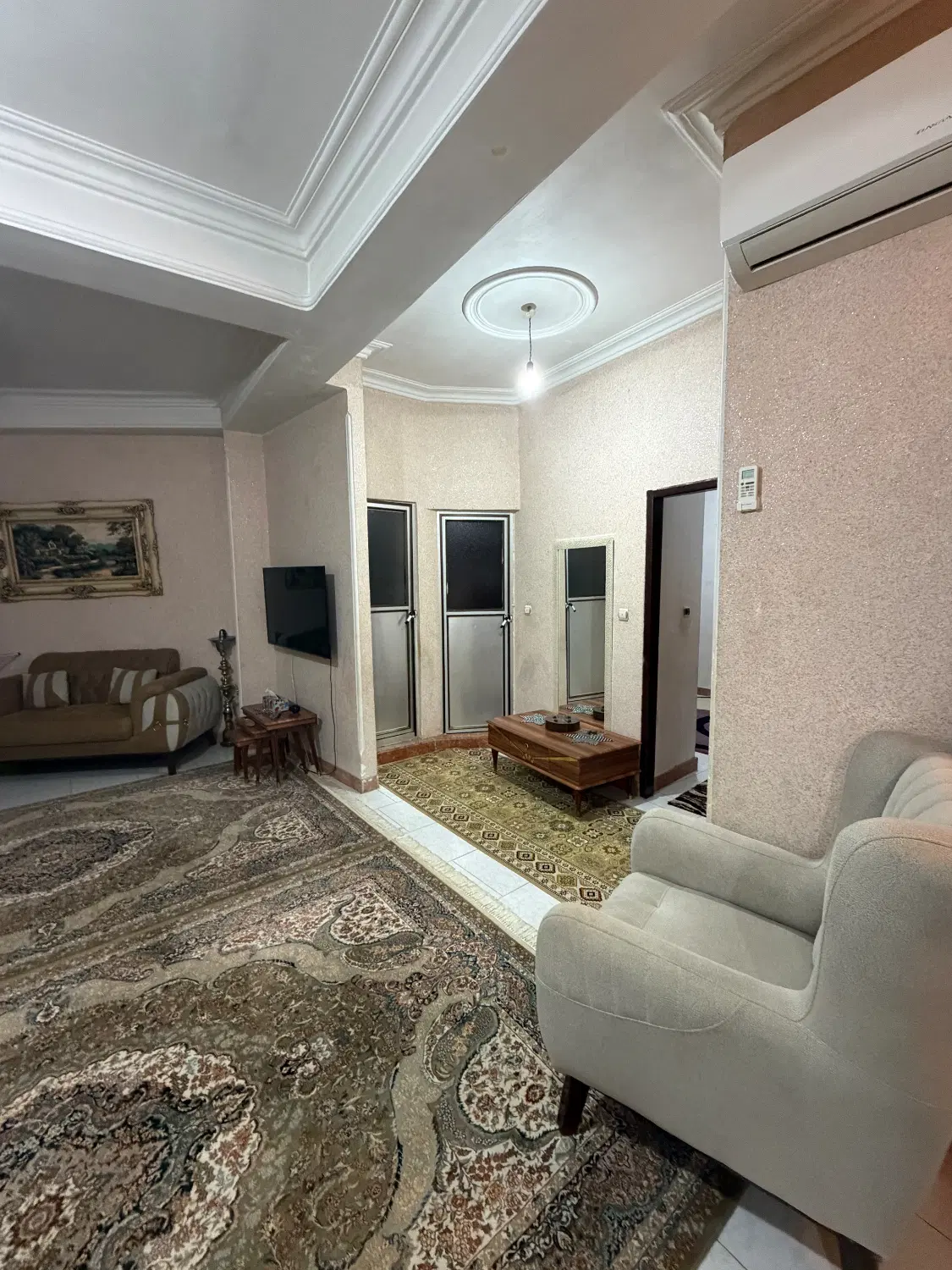 آپارتمان خیابان احتشامی
