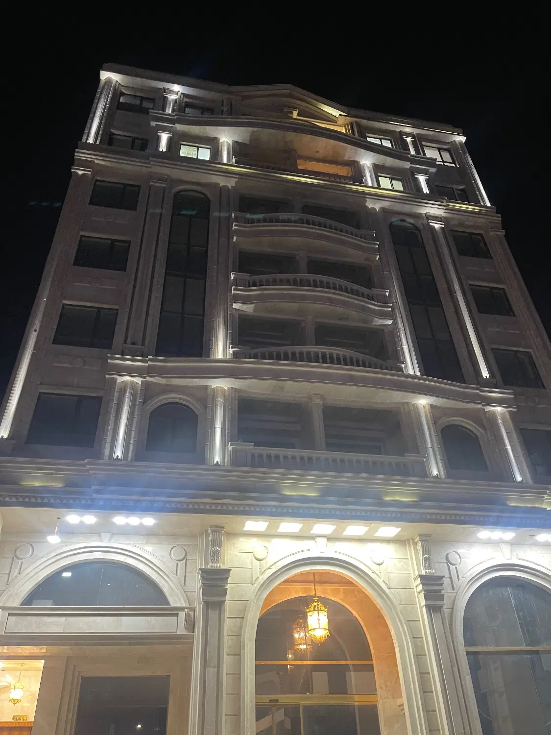۱۷۰ متر لوکس بر اصلی اصناف باشگاه بدنسازی بیلیارد