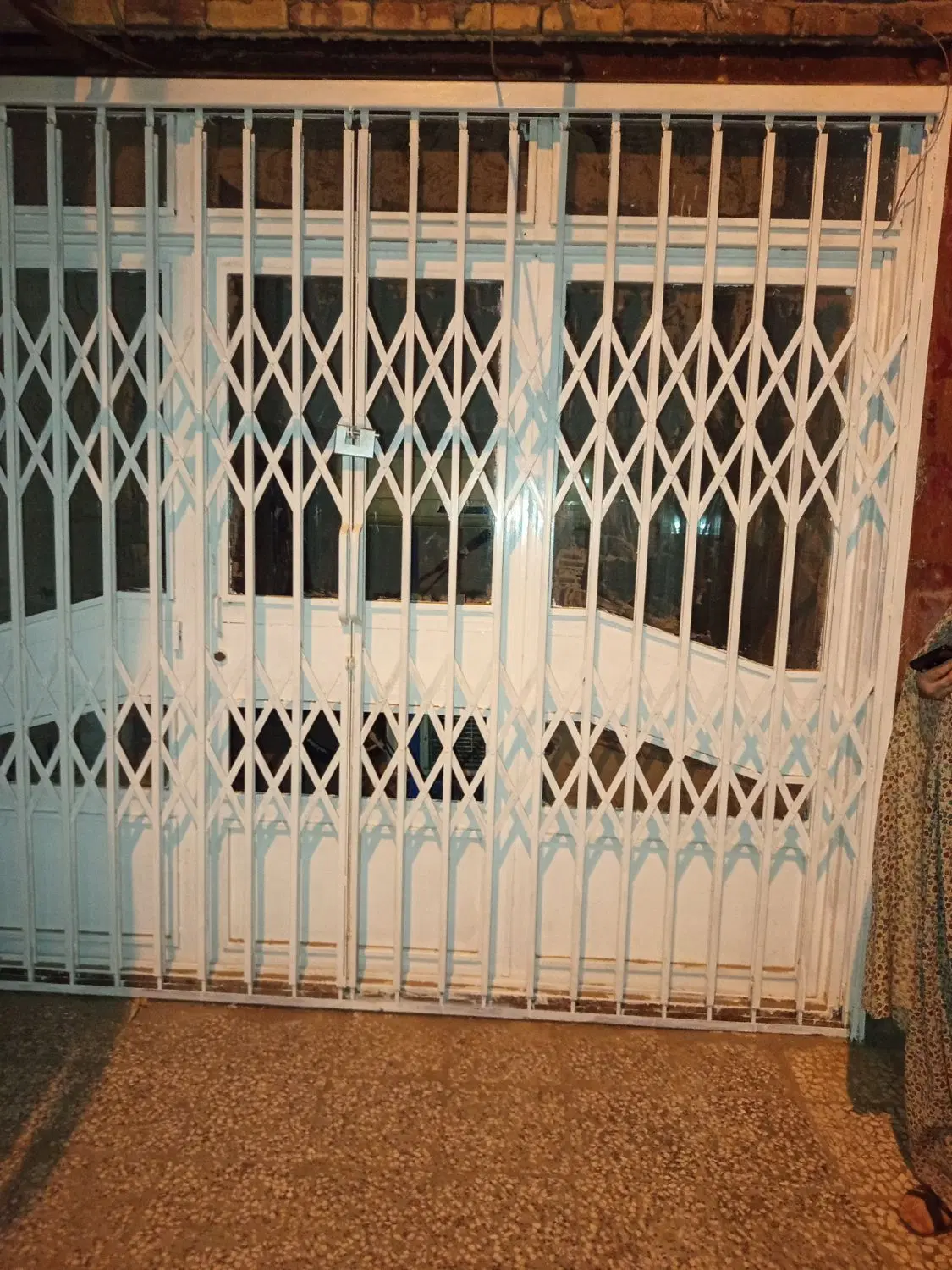 اجاره مغازه ۳۰و۱۸متری نبش زال وسعدی