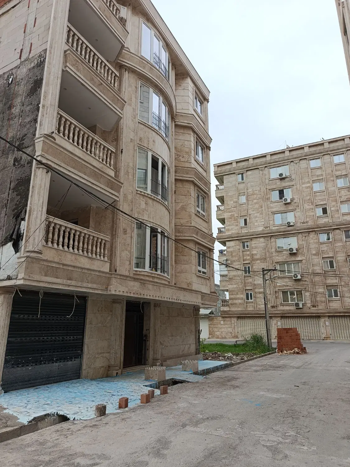آپارتمان نو ساز کلید اولی  مساحت ۱۴۰   طبقه ۳