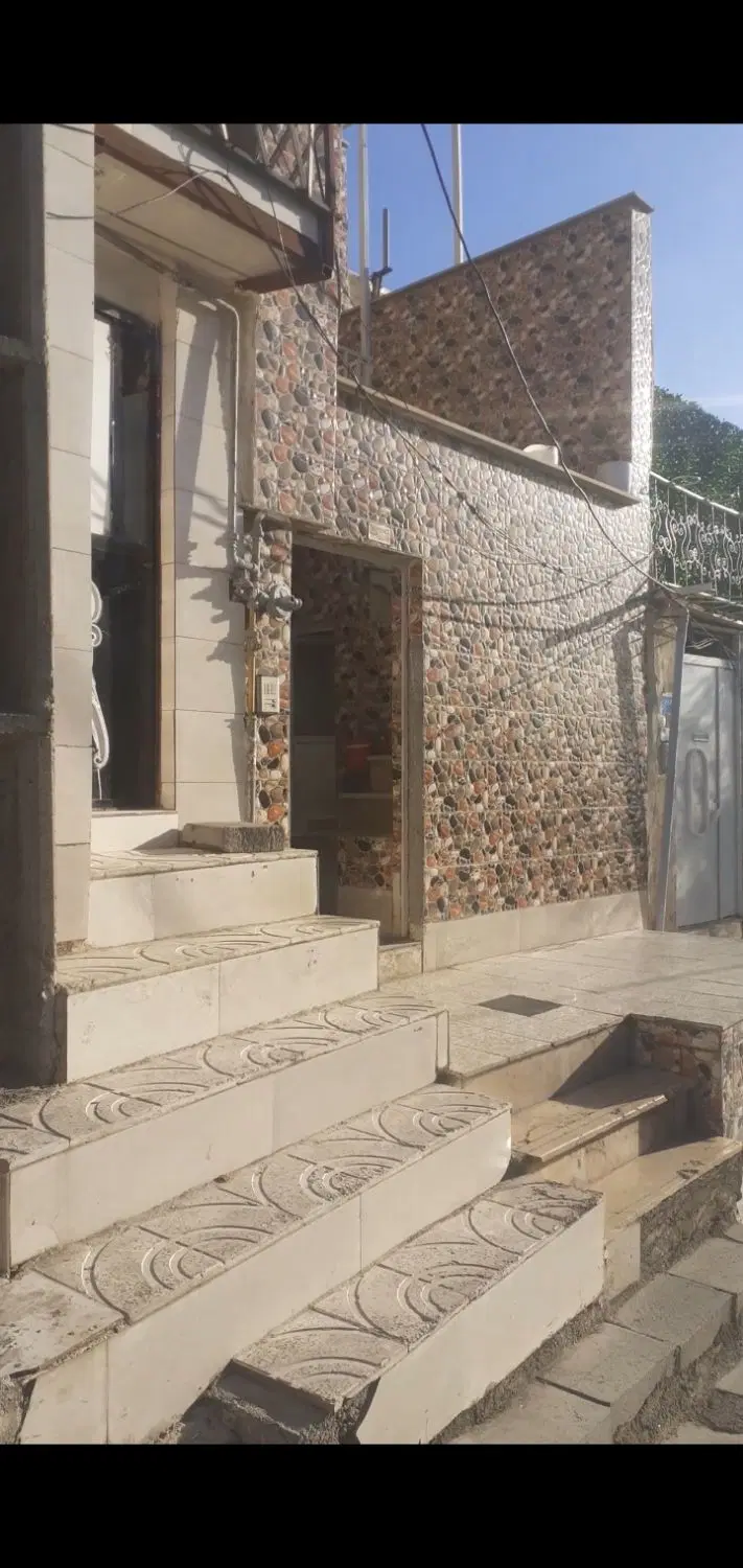 ۷۰ متری دنج تمیز جا پارک دار