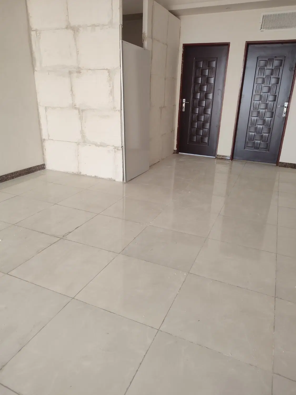 ۸۰ متر آپارتمان دو خوابه با پارکینگ و انباری