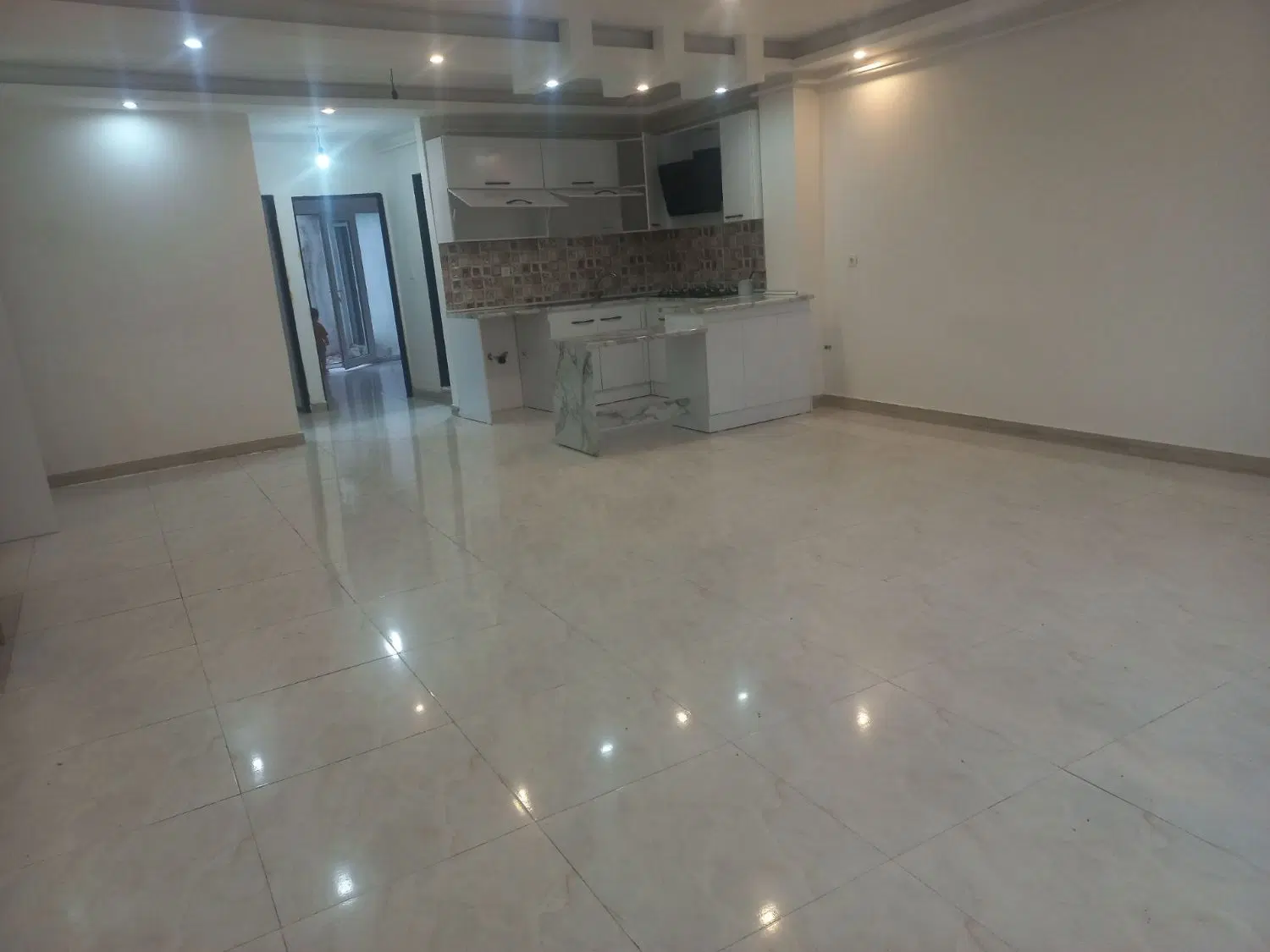 واحد آپارتمانی ۱۱۰متری زیر قیمت رشت سنگر