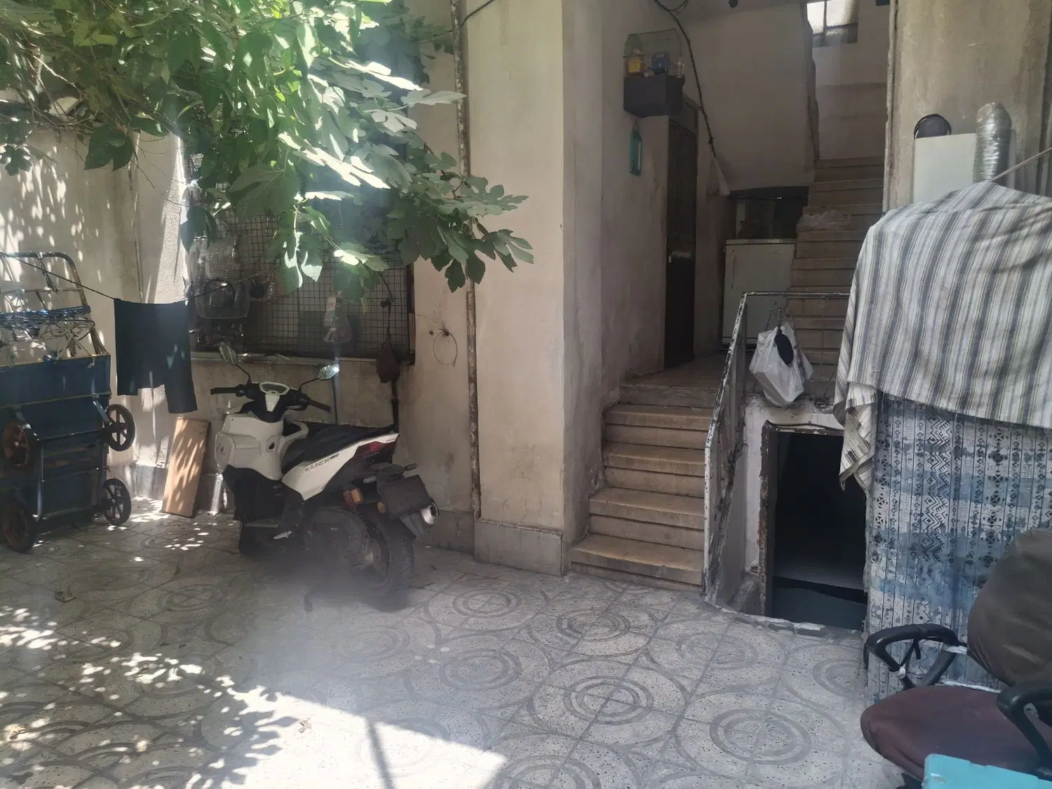 حیاط دربستی