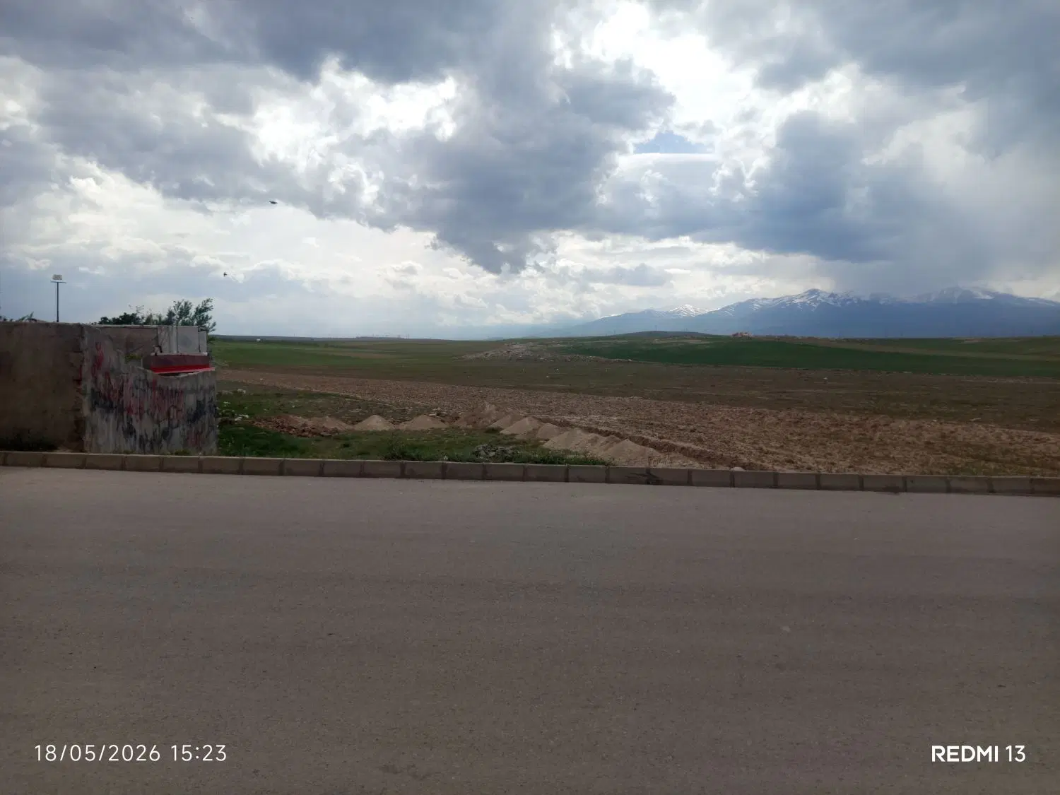 زمین کارشناسان سند دار برخیابان میدان ولیعصر
