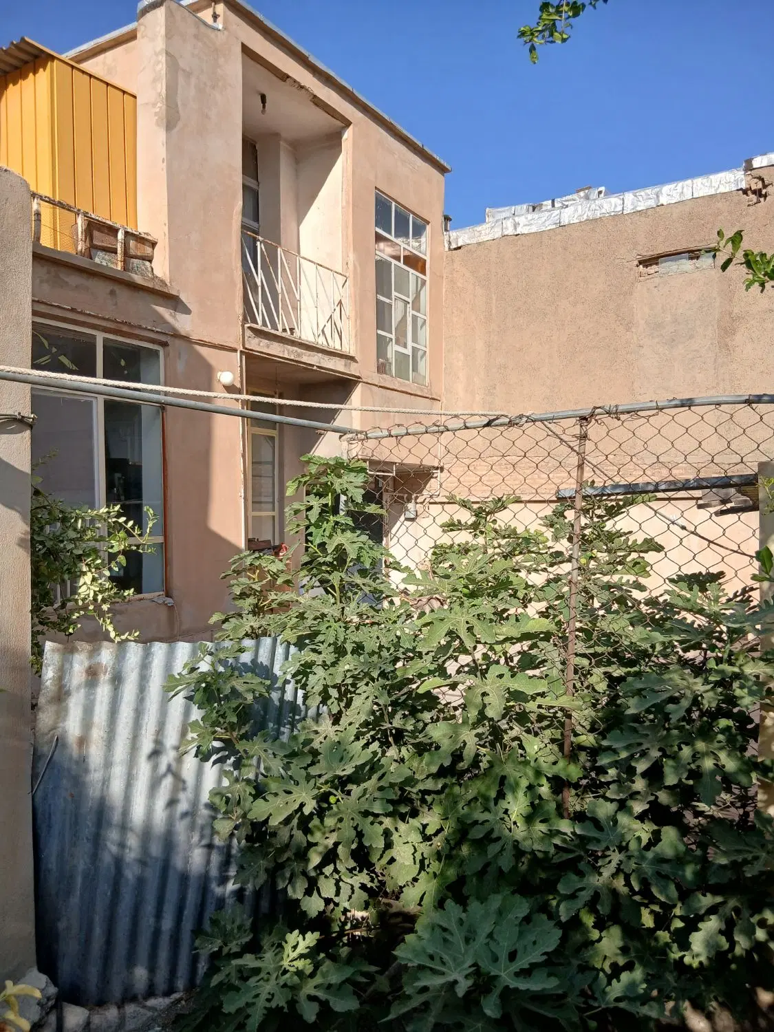 خانه فروشی پشت داروخانه شبانه روزی فرح