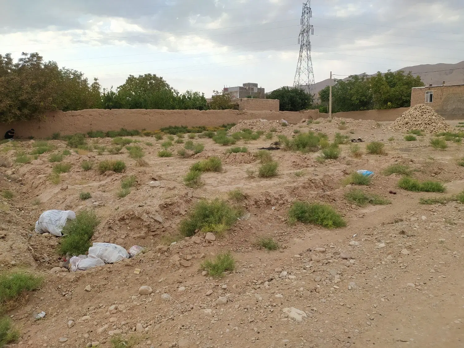 زمین فروشی فرطان و معاوضه با ماشین طلا