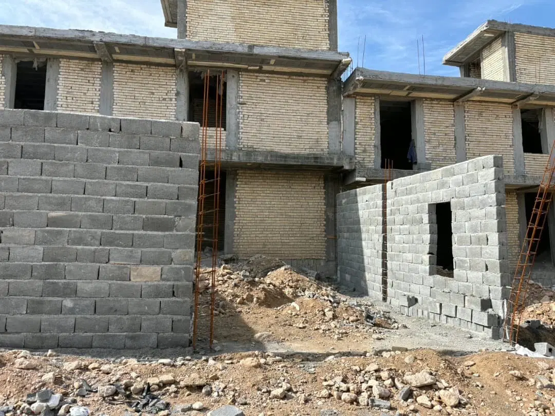 ساختمان نیمه کار