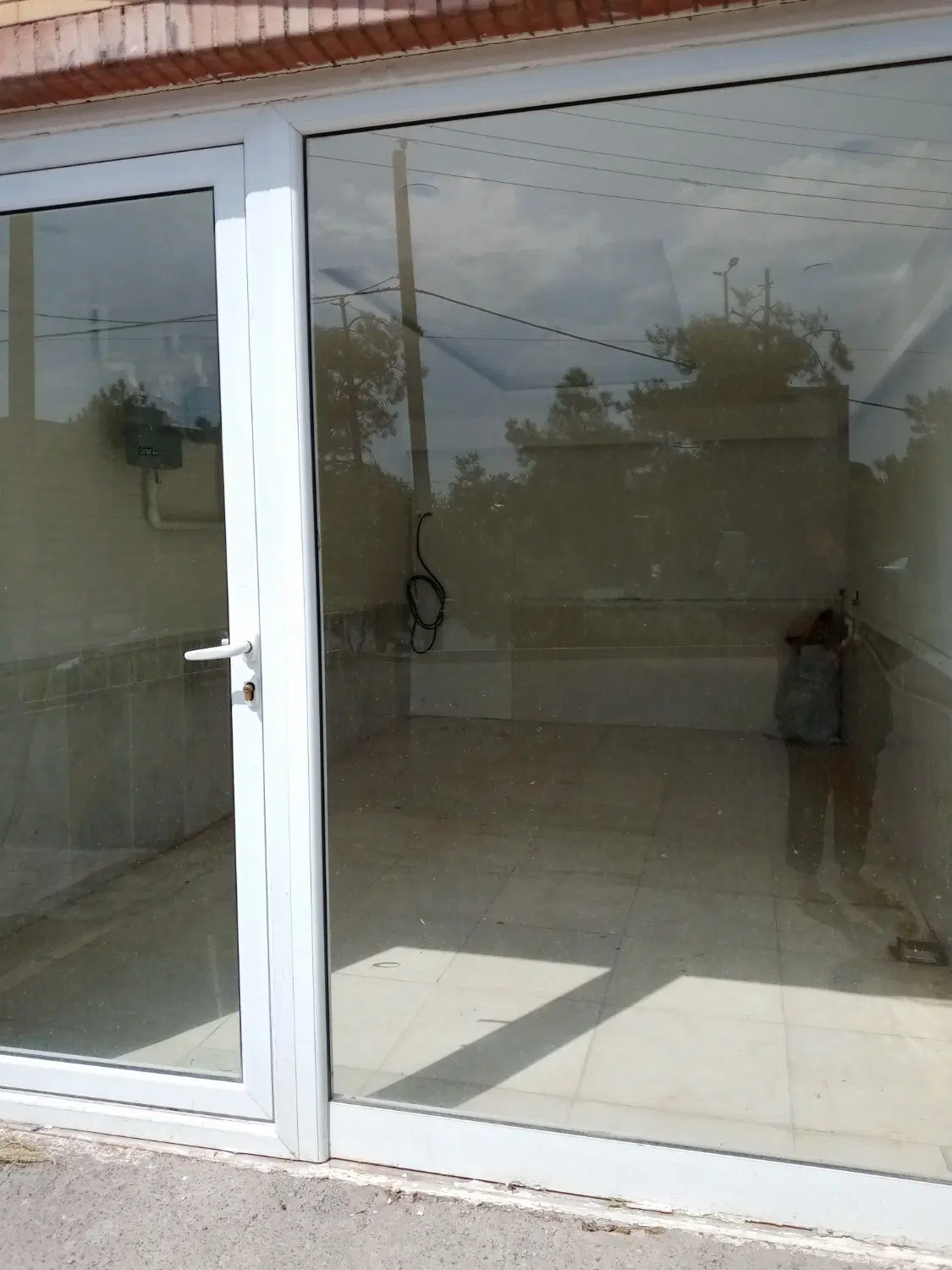 مغازه بر خیابان به اجاره داده میشود