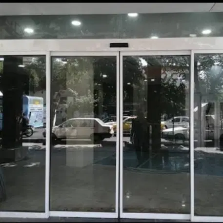 مغازه ۱۰۰متری در خیابان تهران