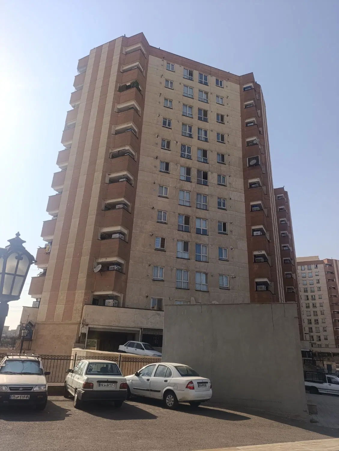 85 متری  املاک پارسیان