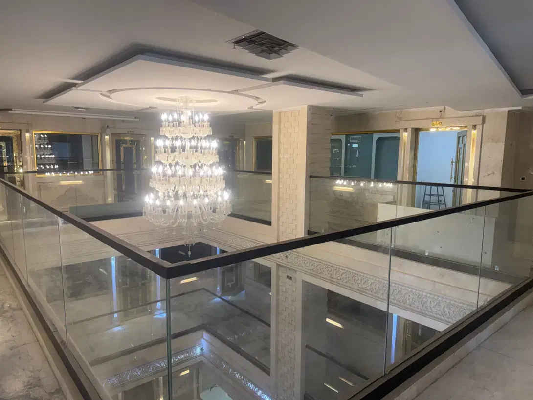 مغازه طلا فروشی و دفتر کار رهنان